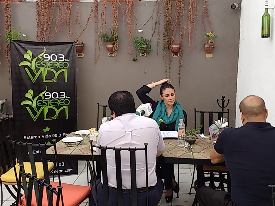 RAFAEL_HMX's tweet photo. Transmisión especial #KIKKAFE @EstereoVida903 @RadioramaBajio https://t.co/A72rGK2qej