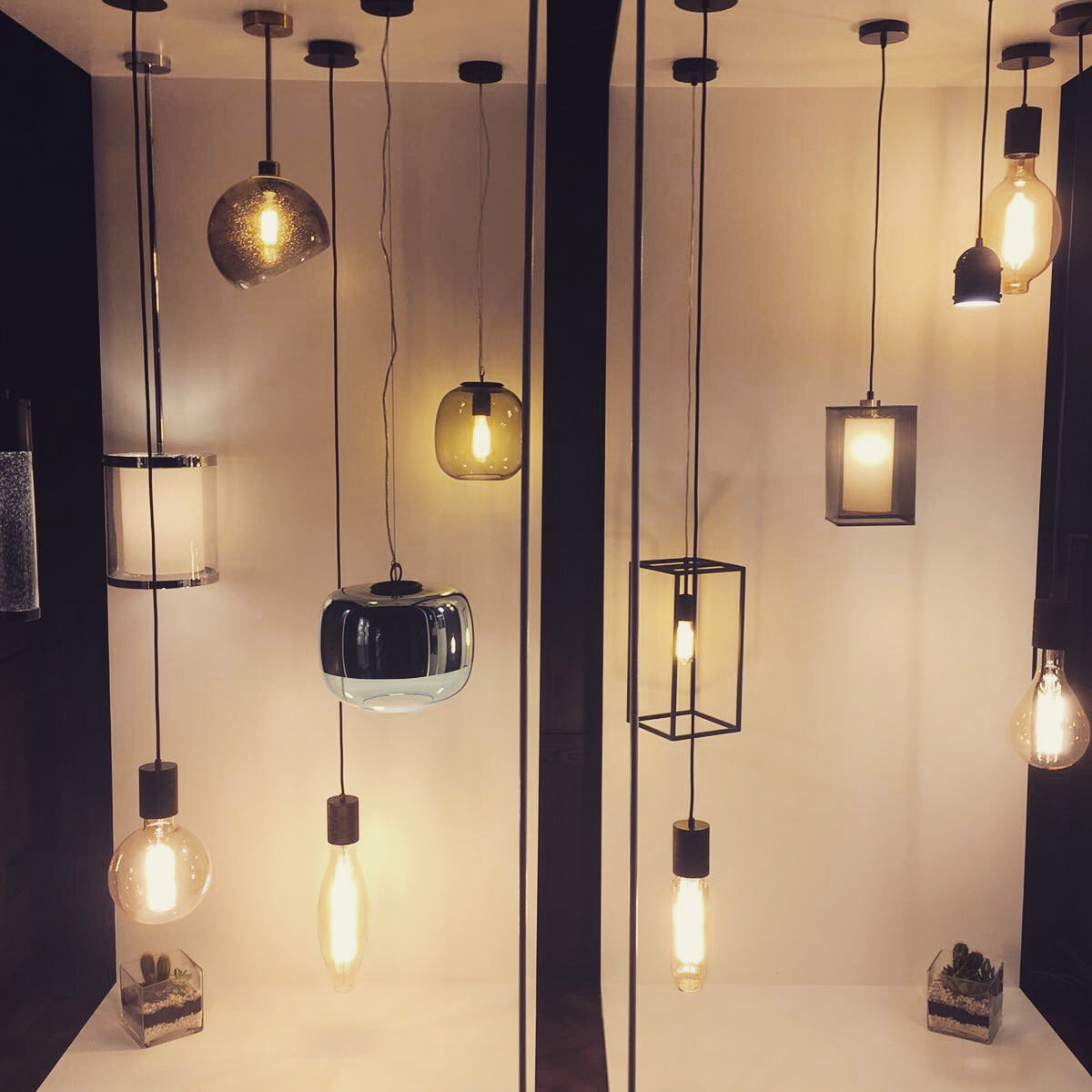 araDesignIntl's tweet photo. Amazing #Chelsom event yesterday @ #OneEmbankment #lightingsupplier #hospitality #interiordesign #araDesign #ara https://t.co/g1RwWb4ks1