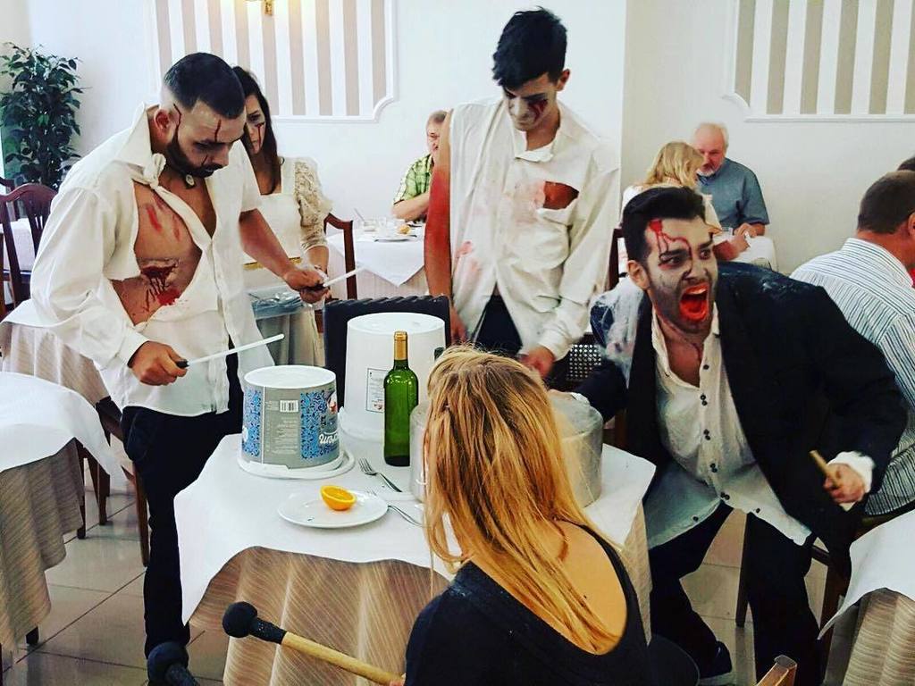 FestivalMueca's tweet photo. ¡Algo está pasando en el @hotel_marte! #festivalmueca #tw #mimueca https://t.co/ymeAahvGpw