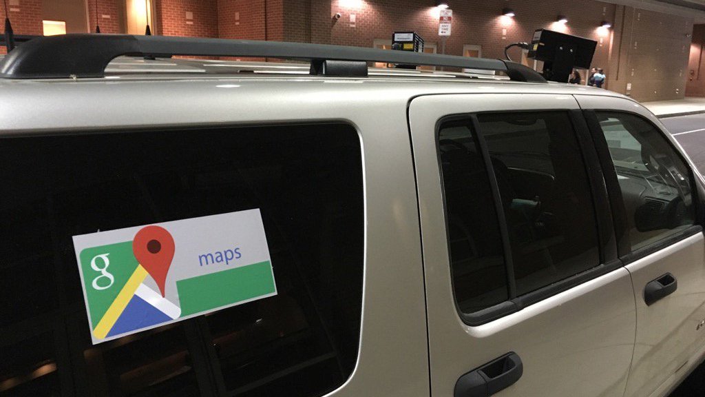 GizmodoES's tweet photo. 🔝 Cazan a la policía de Filadelfia camuflada como un vehículo de Google Street View https://t.co/y9ZLwI6Yi8 https://t.co/QeyyPXxXsr