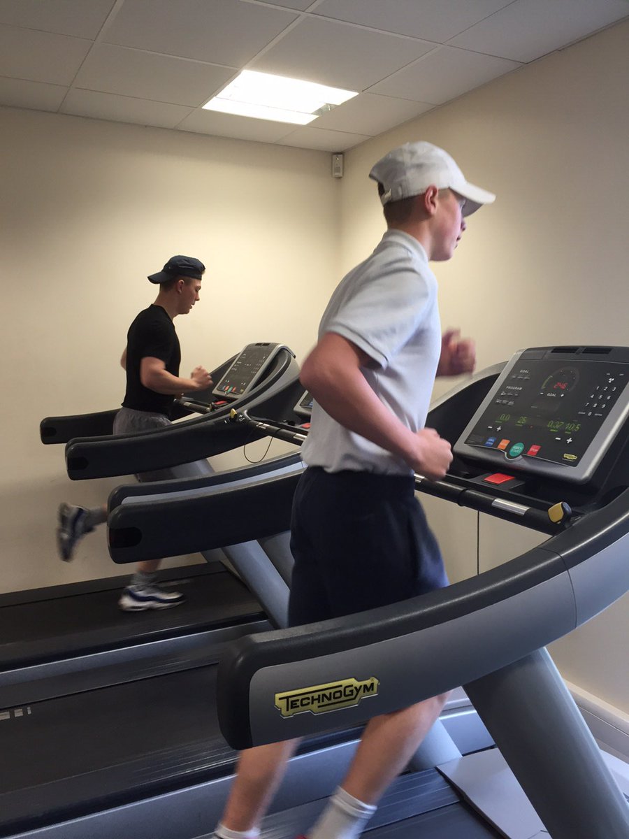 alternativeace's tweet image. Y10 fitness testing in public services today #accreditedlearning