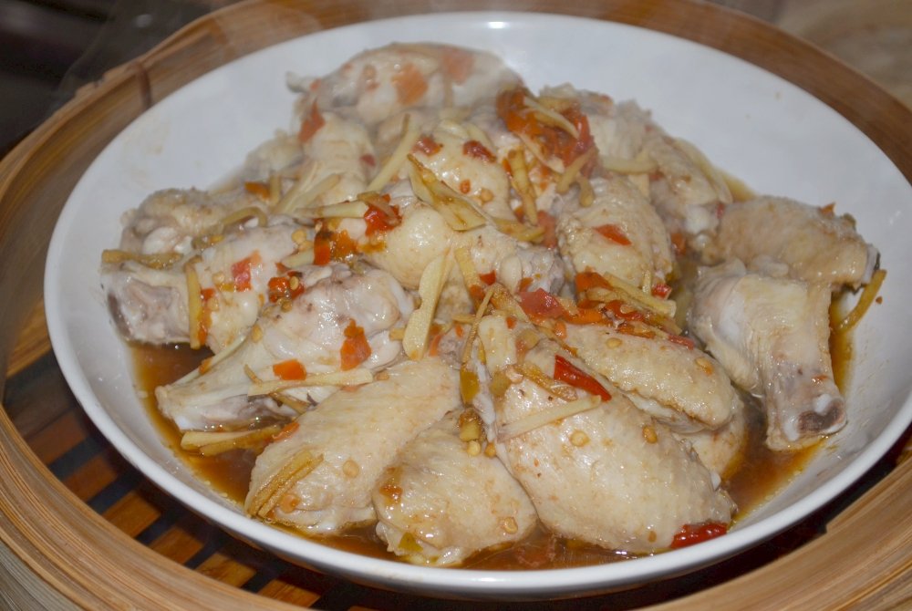 _TodaysFineFood's tweet photo. Today's fine food. Steamed chicken wings with pickled mustard and pickled chilies. https://t.co/0D8W66cyhn