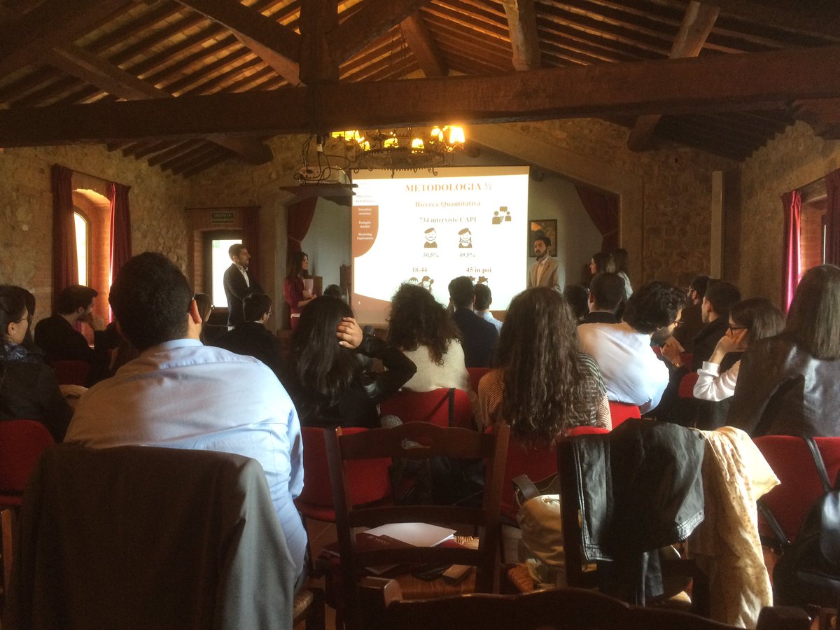 albertomtx's tweet photo. Il #Master_Mumm @SapienzaRoma presenta una ricerca di mercato a @CastelloBanfi @SIMktg https://t.co/ddiuoqm1g1