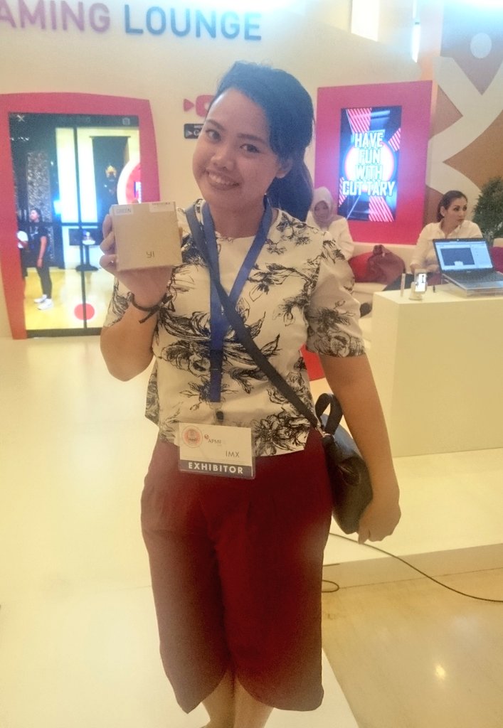 vidio's tweet photo. Selamat sekali lg buat @eddo99 & @Egibonye yg terpilih jd best Vidio selama #APMF2016 day 3 :) https://t.co/8IhhjQ53dd