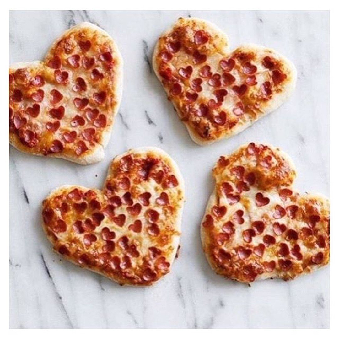 LasulaBoutique's tweet photo. We love pizza Fridays! 🌞🌞🌞🌞 #pizza #cheatfridays #cheatday https://t.co/0gYNz0JbSE