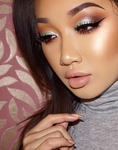 #Weekend makeup inspo from <a href="/xThuyLe/">Thuy Le</a> wearing #Glominerals Pressed Base Powder. bit.ly/20I84DO