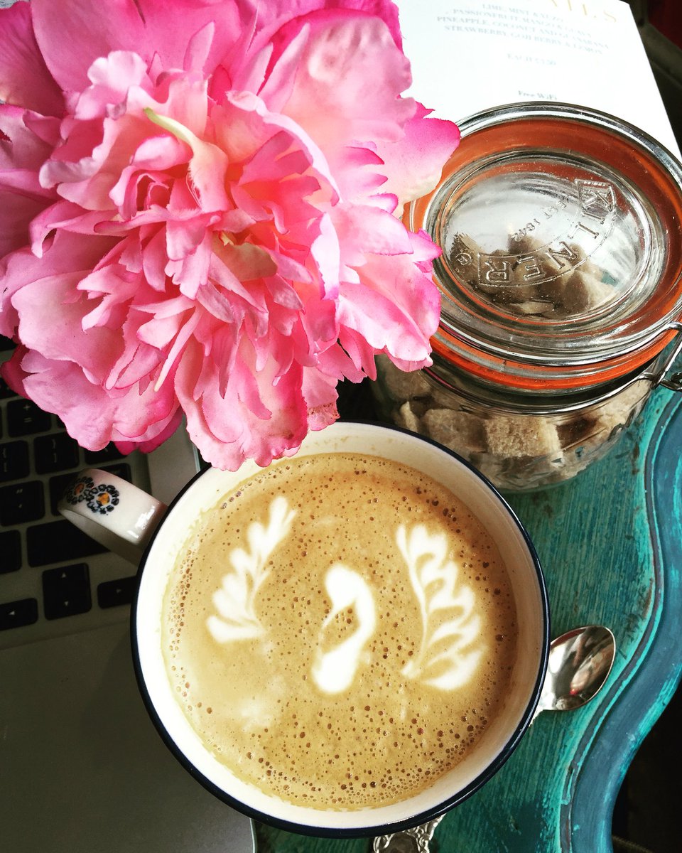 BeansforBuckets's tweet photo. This #Fridaythe13th is lookin like a good one @GloriousExeter ❤️the swan in our latte! #cofee #startup #watercrisis https://t.co/o1oTbZvyzk