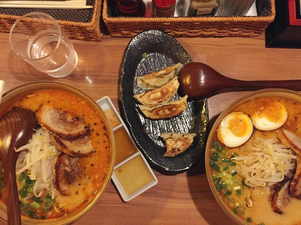 InstaKyoto's tweet photo. Finally... been dreaming of this moment forever 🍜🍳😋 #rameninjapan #kyoto by snowlivia https://t.co/HzMnBLpY9Y https://t.co/H4DkH68ChG
