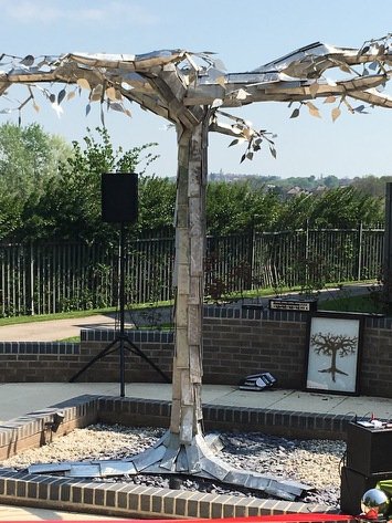 GraywoodsUK's tweet photo. Tree of Life by Steve Mehdi installed at @RotherHosp, made by Newburgh Engineering, steel from @OutokumpuDistUK https://t.co/hIDu30RfjV