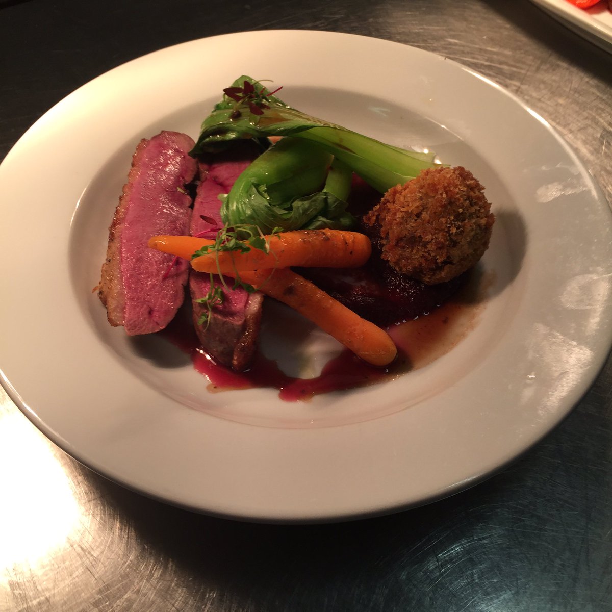 Allan_Jess88's tweet photo. On the specials tonight @Victoriainnsalc breast and confit leg croquette of duck #chefrich #supertasty @Lillibet56 https://t.co/ZEozrUR3rM