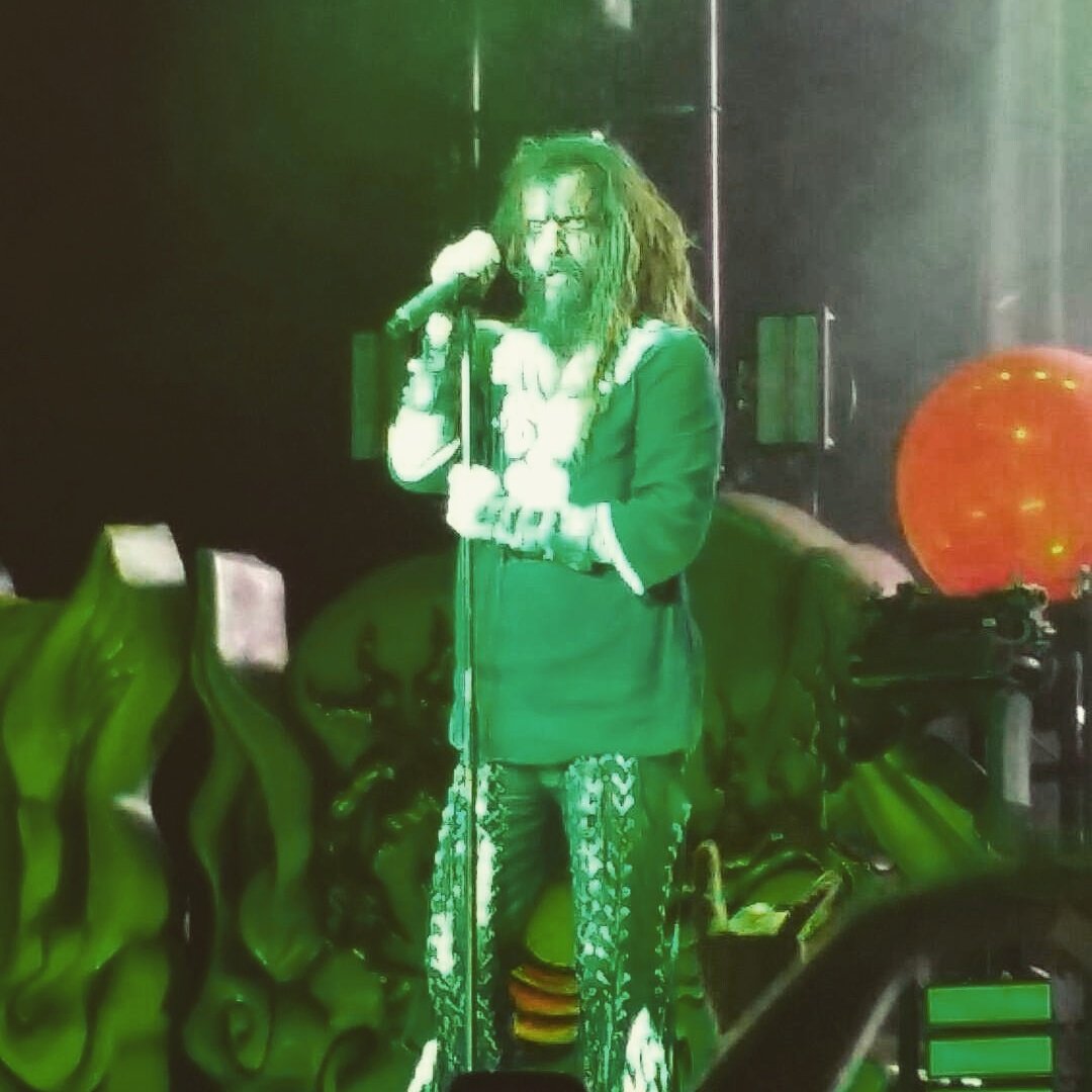 Charae_MH's tweet photo. #robzombie #Atlanta #ilovethefreak ooh one of the beat #concerts I've been to 2nd time see zombie. https://t.co/LRTCegS74P