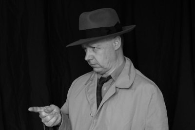 AugustusNDS's tweet photo. I'm Larry and I'm a dick (I mean a private detective) https://t.co/fakzUiKQRG #warrenfringe #brighton @WarrenTheatre https://t.co/0N3q4MXTcg
