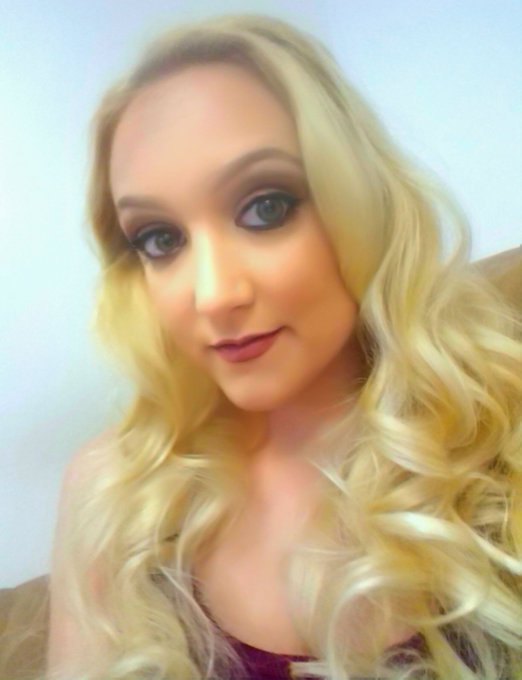 Selfie from my shoot on Monday! 😙 https://t.co/LQO60Ysx47<a href="/tag/locktober"class="tags"><span>#locktober</span></a><a href="/tag/happylocktober"class="tags"><span>#happylocktober</span></a>