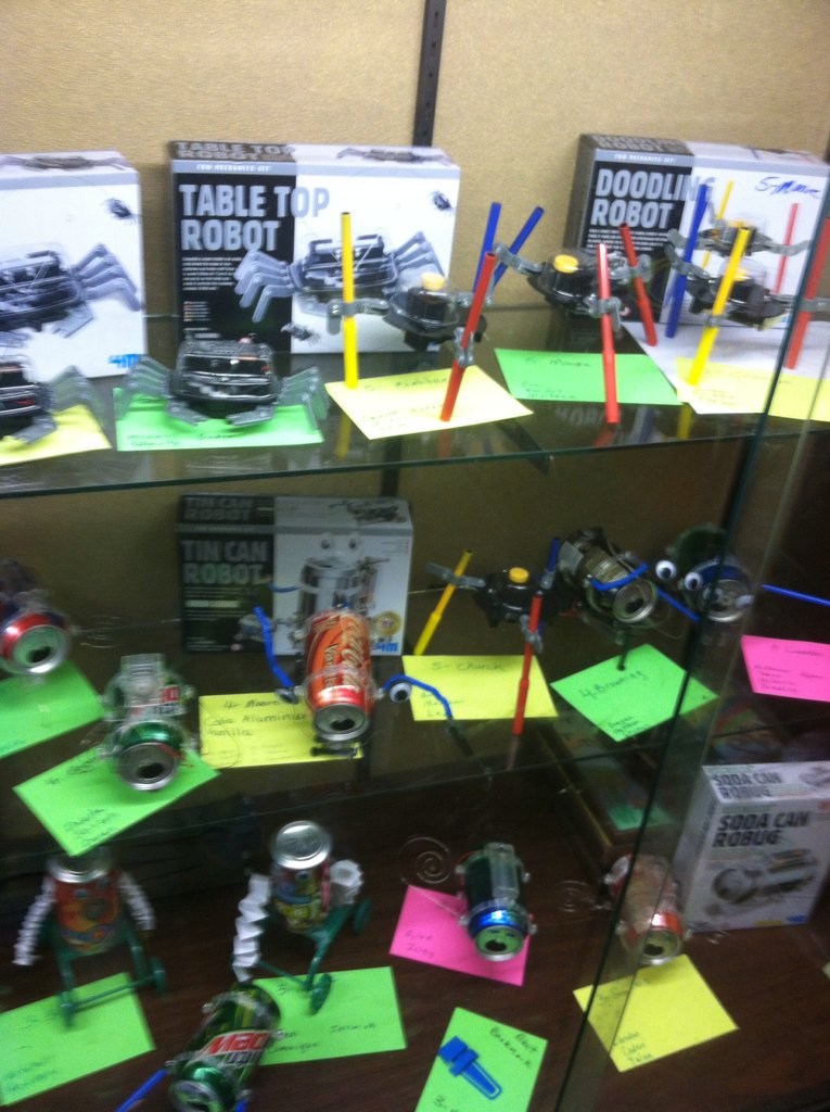 debbie_kackley's tweet image. Ss build robots #sodacanrobug #doodlingrobot #tabletoprobot @box_dl @BrookJumpRopers @Jason_Olinger @BrookColts