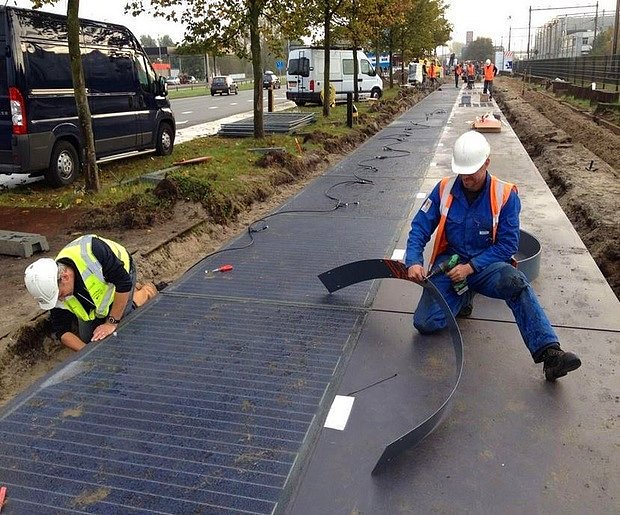 İngiltere’de Pavegen isimli firma elektrik üreten kaldırım taşları üretti.