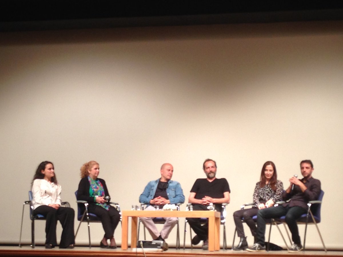 EskisehirFF's tweet photo. "Dolanma" gösteriminin ardından film ekibi festival izleyicisiyle buluştu. İyi ki geldiler! #EFF18 @DolanmaFilm https://t.co/Yzk2zmyNZH