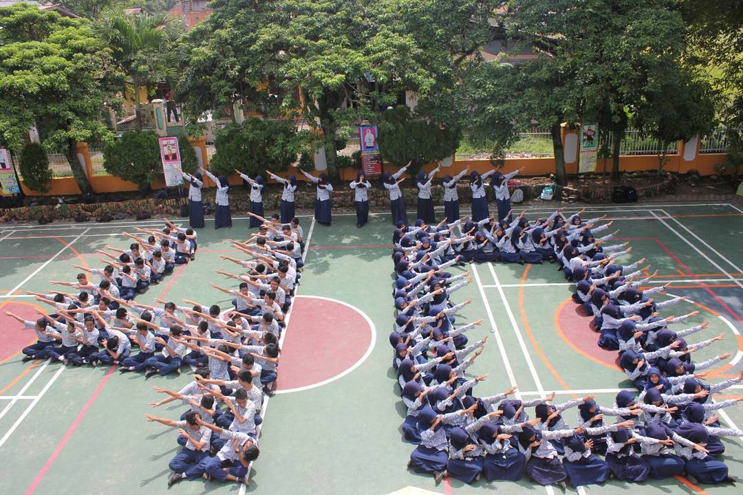 "Susah bareng, senang bareng, lulus juga harus bareng!" -Sukses terus untuk Spendel'16-