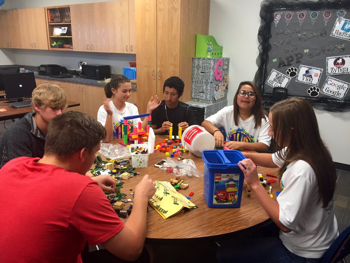 LieselMGruben's tweet photo. #makerspaces #geniushour #CTEMakerspace Challenge-sometimes I just get in the way.... https://t.co/SYcOP9z0LN