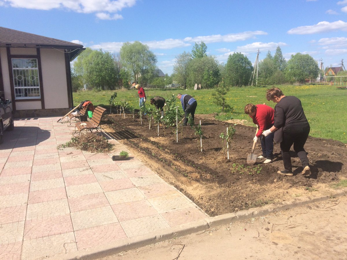 <a href="/Tularegion71/">Правительство ТО</a> <a href="/MoZaokskiy/">МО Заокский район</a> <a href="/RybakovaElen/">Елена  Рыбакова</a> благоустройство д. Малахово, посадка цветов.