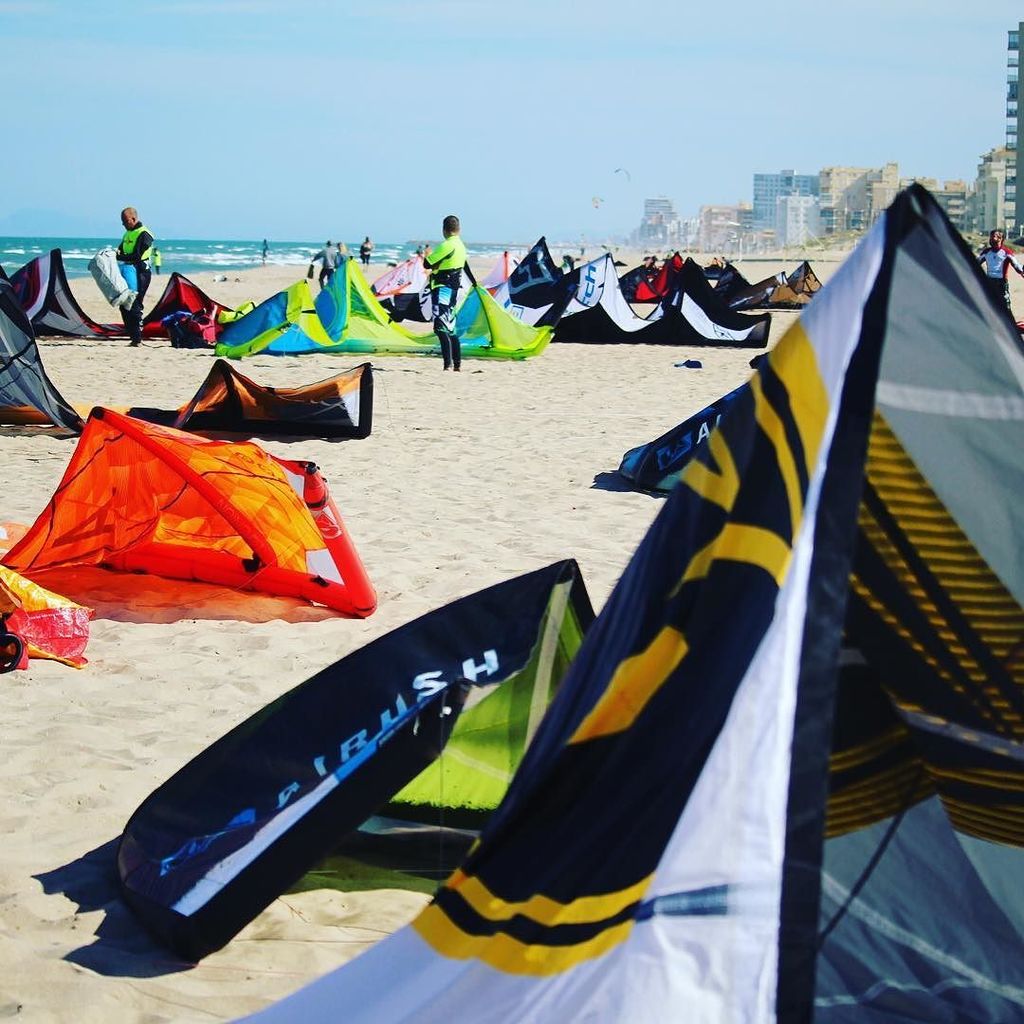 weKitesurf's tweet photo. WARMING UP...!! #kitesurf #kitesurfing #kiteboard #kiteboarding #paddleboard #paddleboarding #paddlesurf #paddlesur… https://t.co/aSOhZVTIB5