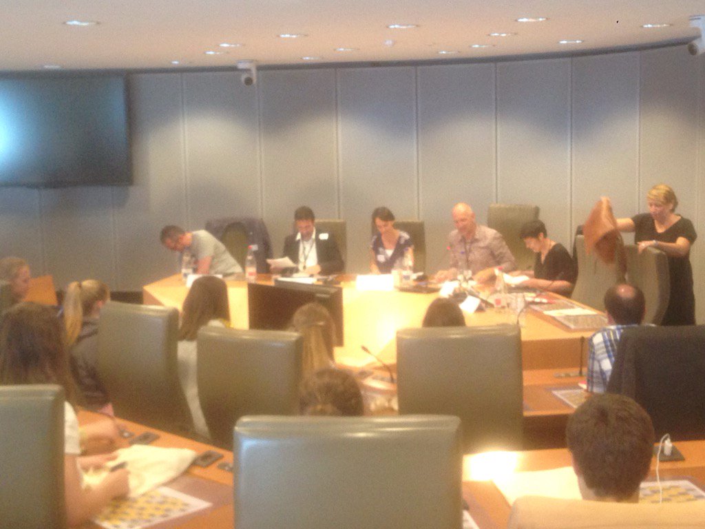 Panel gesprek met de parlementsleden start op het onderwijsfestival! #eindtermen #eindtermendebat