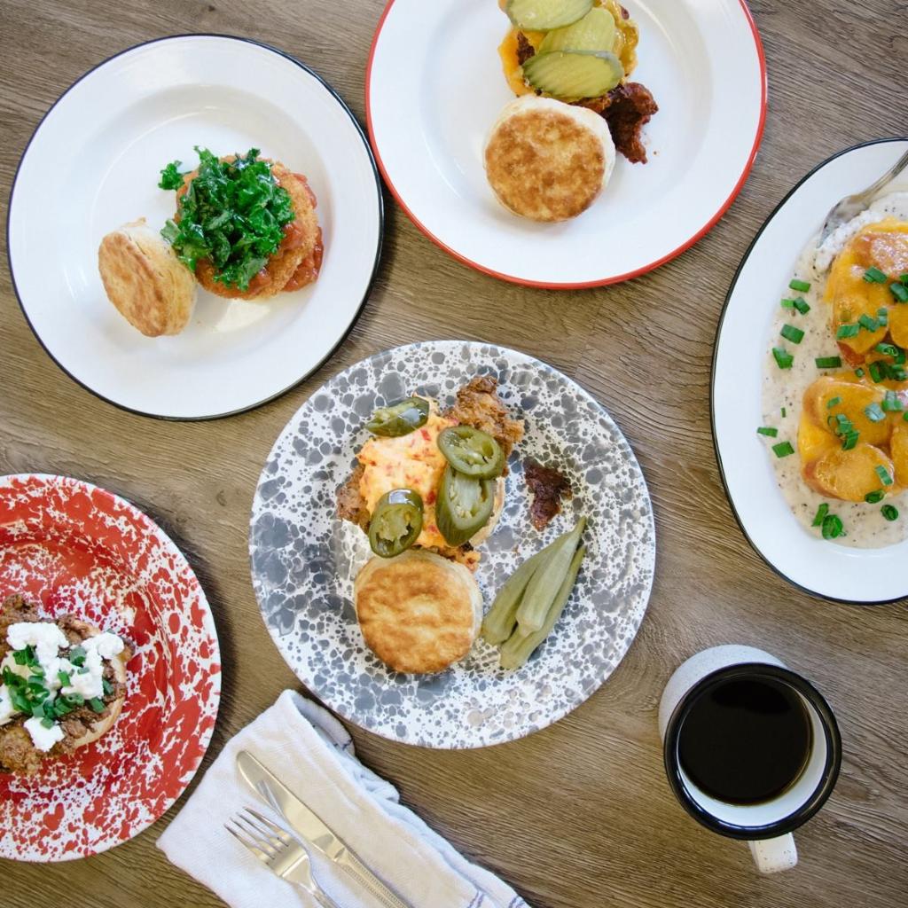 Forbes's tweet image. Upscale fast casual restaurants are poised to take over the dining industry: onforb.es/1T9auGf