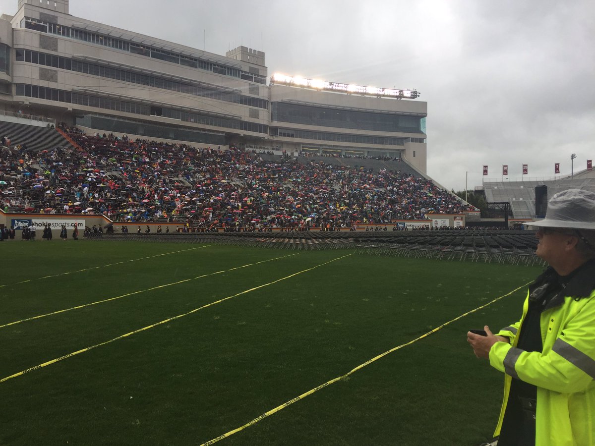 VT_Marinik's tweet photo. Rain or shine... #HokieGrad https://t.co/QVF0kzPE8J