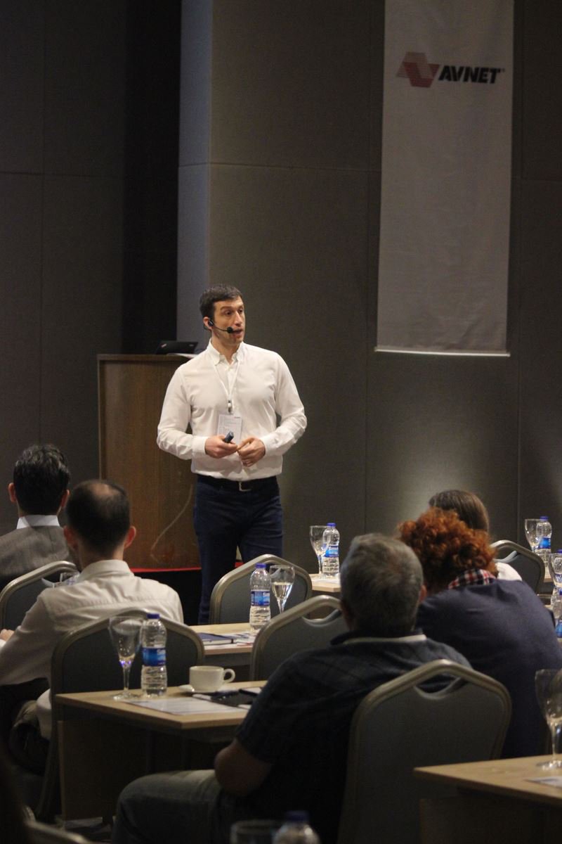 TechDataTR's tweet photo. @IBMTurk #Software Kanal Mรผdรผrรผ รnder Bรถrtรผcen 2016 IBM Software stratejisinden bahsediyor #SolutionPath. https://t.co/BLJhWBt6uf