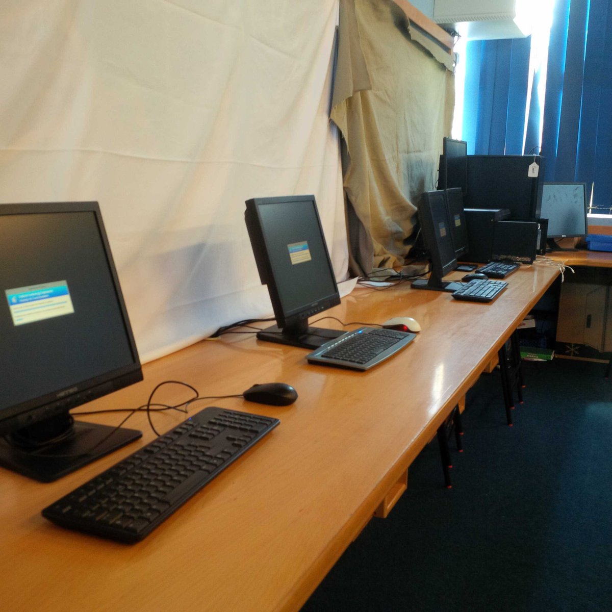 OakfordUK's tweet photo. Starting off with a weekend System re-installation at a school in Calne. #SchoolsIT https://t.co/QT7mCsqRsu