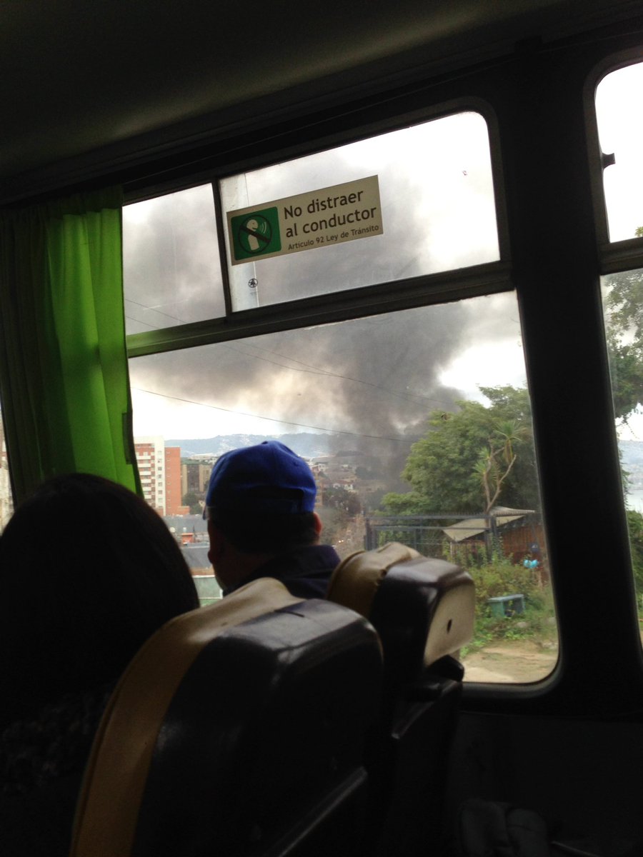 #valparaiso #valpo #pescadores #avespaña transito cortado en portales, prefieran recreo hacia valpo!!