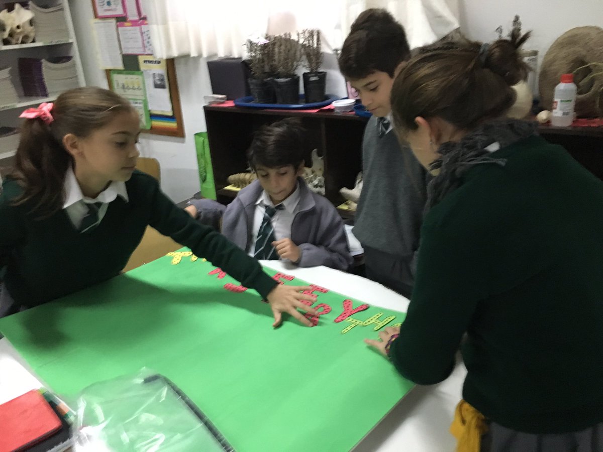 andypelliccia's tweet photo. Getting ready for #BDSScience Fair 2016 @BDSPrimary enthusiasm&ownership https://t.co/9UYntalmVC