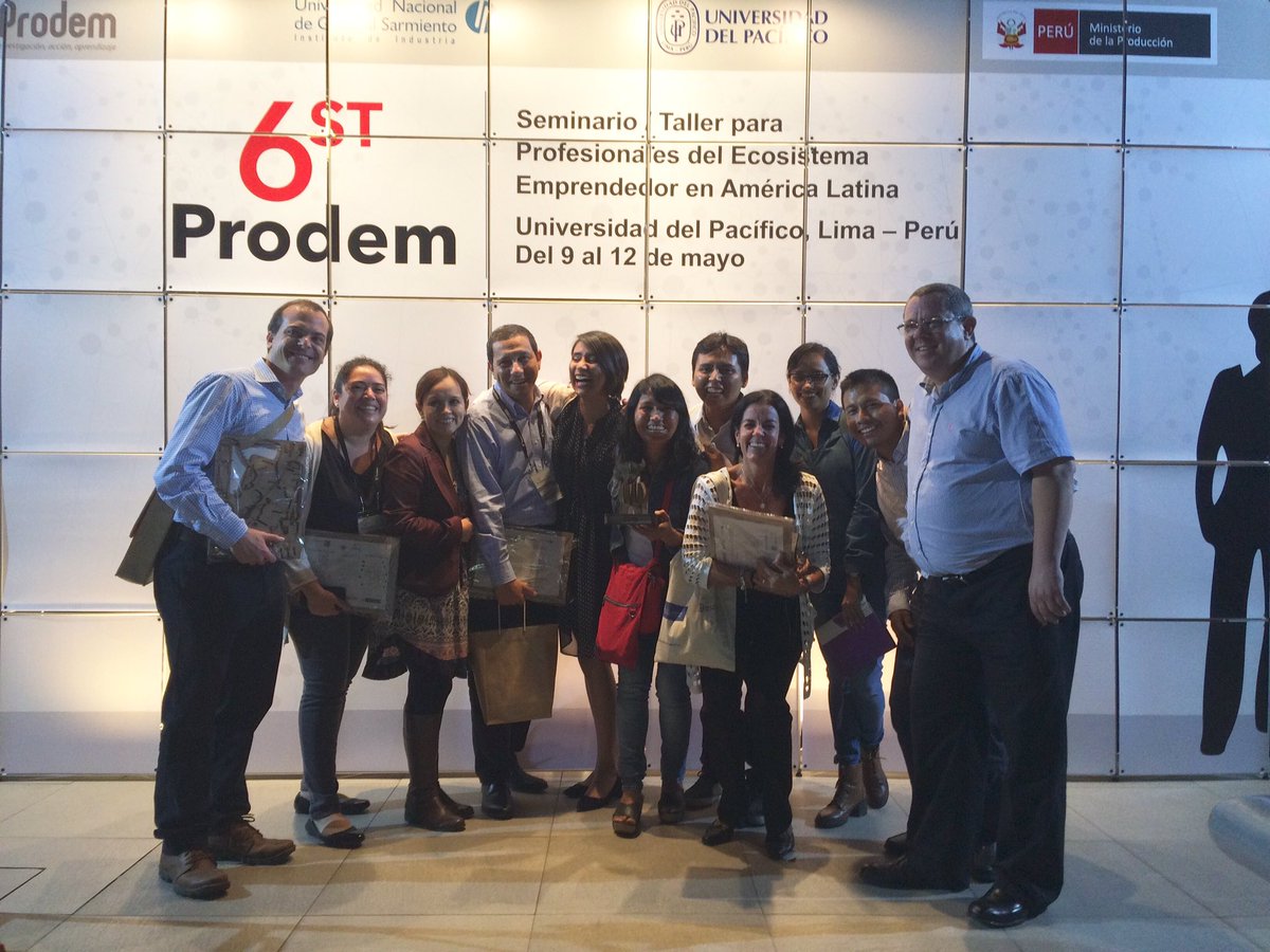 iFurniture_la's tweet photo. Gran cierre #6STProdem con la entrega de los #ToritosdePucará gracias !!! @ProDemUNGS @MINPRODUCCION @EmprendeUP https://t.co/C8XltaI6T6