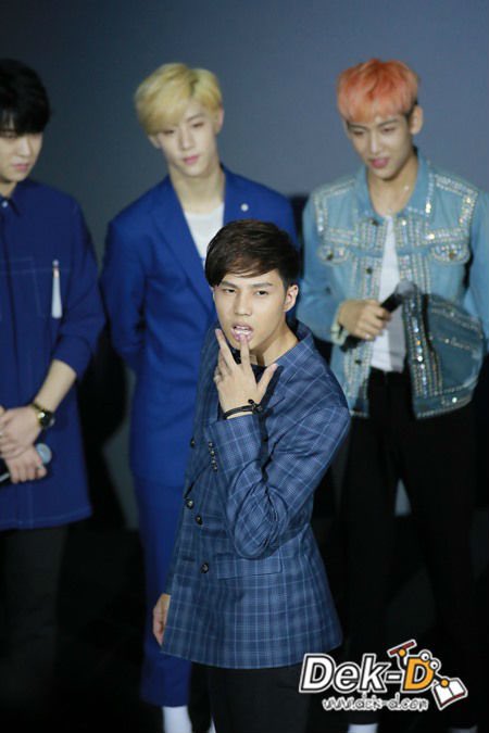 bankthitibth's tweet photo. ไหนใครจะไฝว้กับ @bank_thiti พูดมา! พี่มาเต็ม 555 😆 #BauschandLomb #BLPresenter #BauschLombTH cr.DekD https://t.co/0Ost1ROqMR