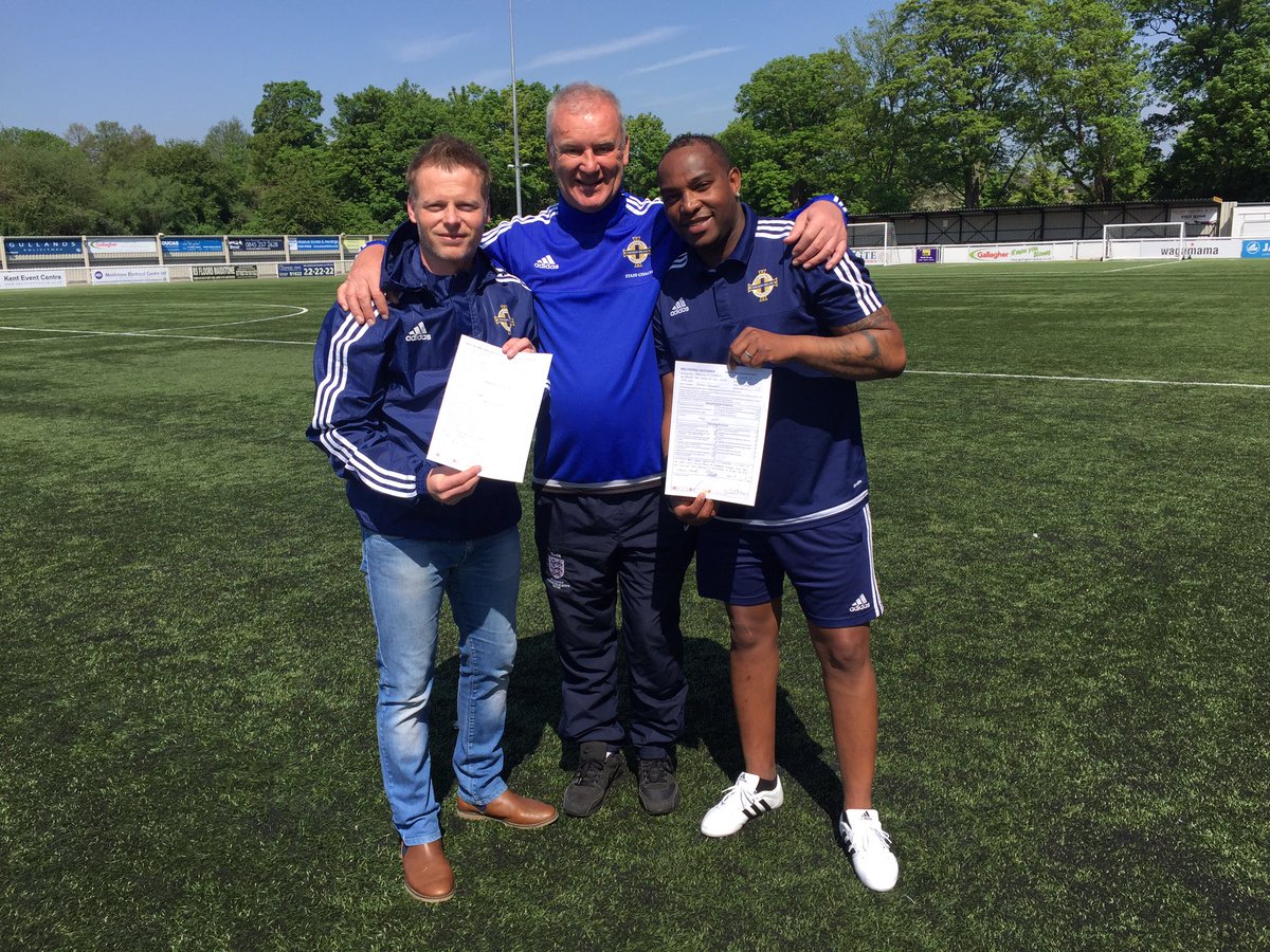 bennimccarthy17's tweet photo. Uefa A Licence in the bag 👏🏼 wit the superb coach Alan Walker and student Alan Mahon. Hard work does pay off. ⚽️⚽️⚽️ https://t.co/FtjxcL1eZD