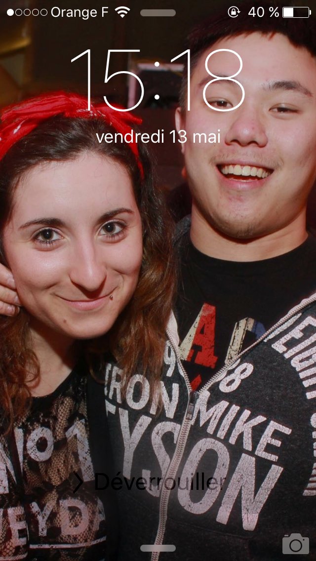 gwenn77's tweet image. I'm actually so in love with my new lockscreen,yay I look like shit...But my boyfriend is just so hot and pretty *_*