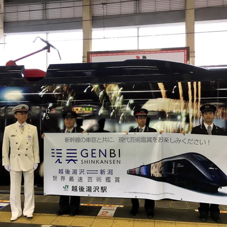 sanatatak's tweet photo. Japonya'da bir hızlı tren hareket halinde bir sanat galerisine dönüştürüldü https://t.co/HvgsqBEnJ4 https://t.co/pWHB69pJ9Q