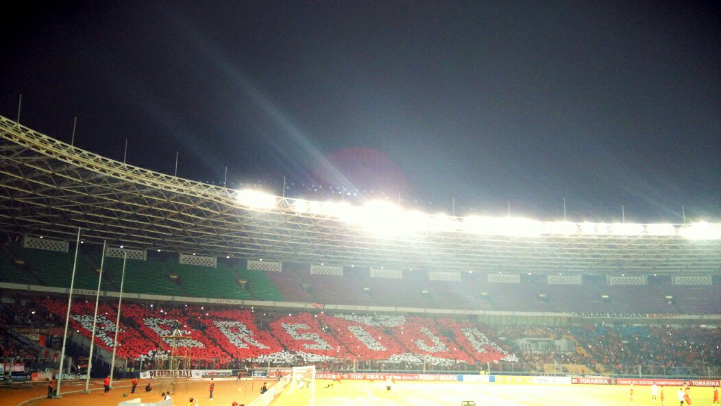 OrenBarat's tweet photo. Coming Up, Combination 3 Color Dynamic Choreo for PERSIJA this night in SUGBK JAKarta. #PersijaDay https://t.co/ZbTa7ekBnV