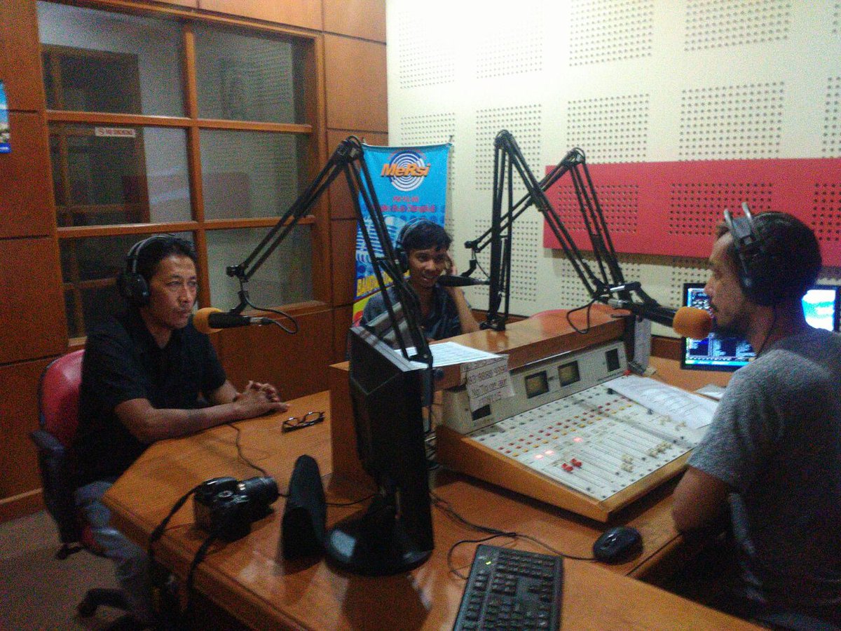 lima_management's tweet image. now on air @939mersifm malam dan ikuti talkshow &quot;cara mudah menjadi importir barang barang china&quot; #infotangerang