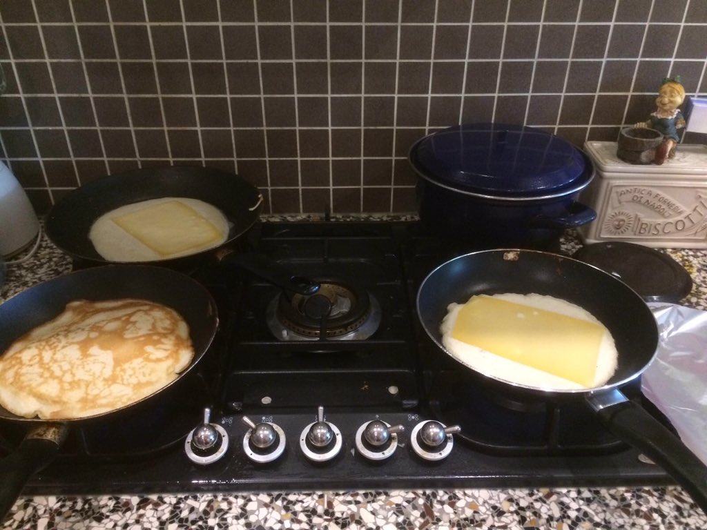 HaanRelocation's tweet image. Powerfood preparations for the @Stg_Roparun tomorrow! Madeline and @ArendReijm are baking pancakes.