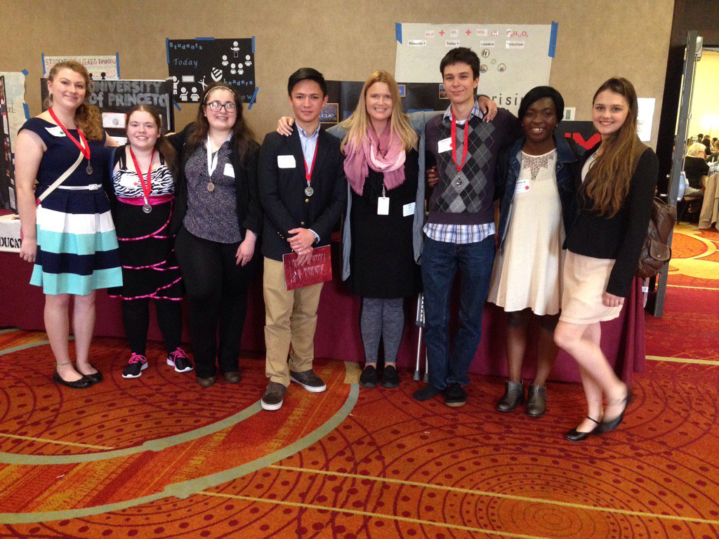 MsStilesPsych's tweet photo. So proud of these scholars! #EducationRising #bringingHomeTheBling #studentleadershipprogram #ThisIsWhyITeach https://t.co/pJgJFpl5yD
