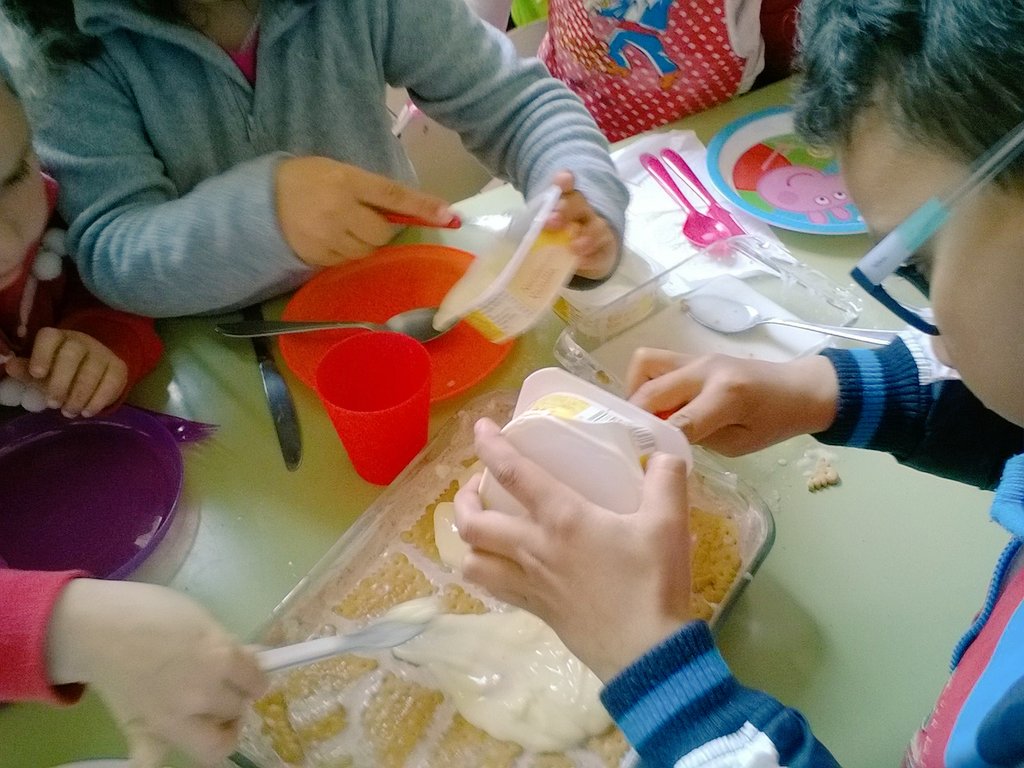 crafloridaduero's tweet photo. Esta tarde en el #ColeChef de #Castronuño han hecho esta riquísima #Tarta de #Galletas @educacyl https://t.co/iTxWkqU4Fo