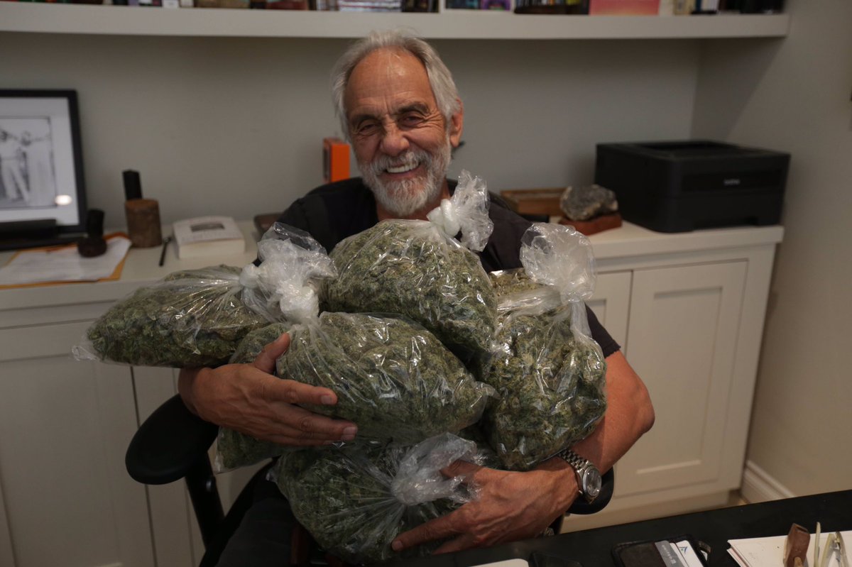 tommychong's tweet photo. Get you a man that holds you like I hold bags of weed https://t.co/nG0VO6Cwof