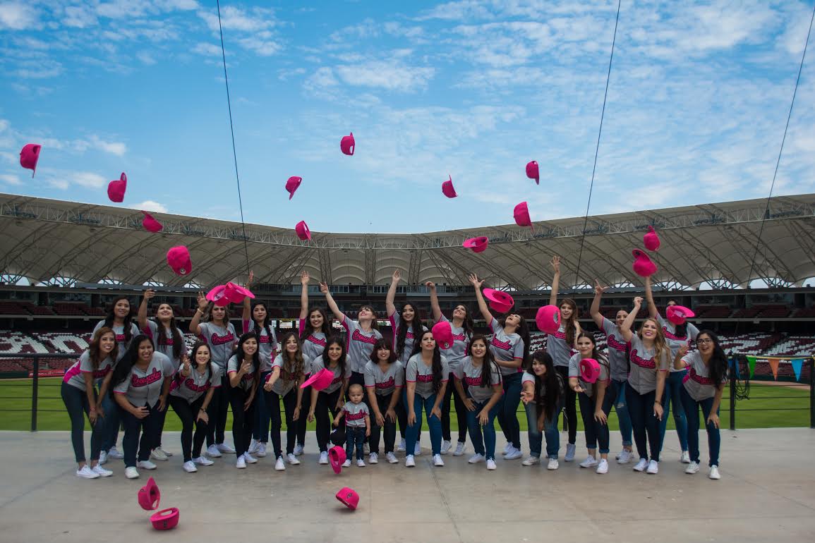 Sesión de fotos esta mañana de Escuela Normal De Sinaloa Preescolar 4C ¡Felicidades chicas!