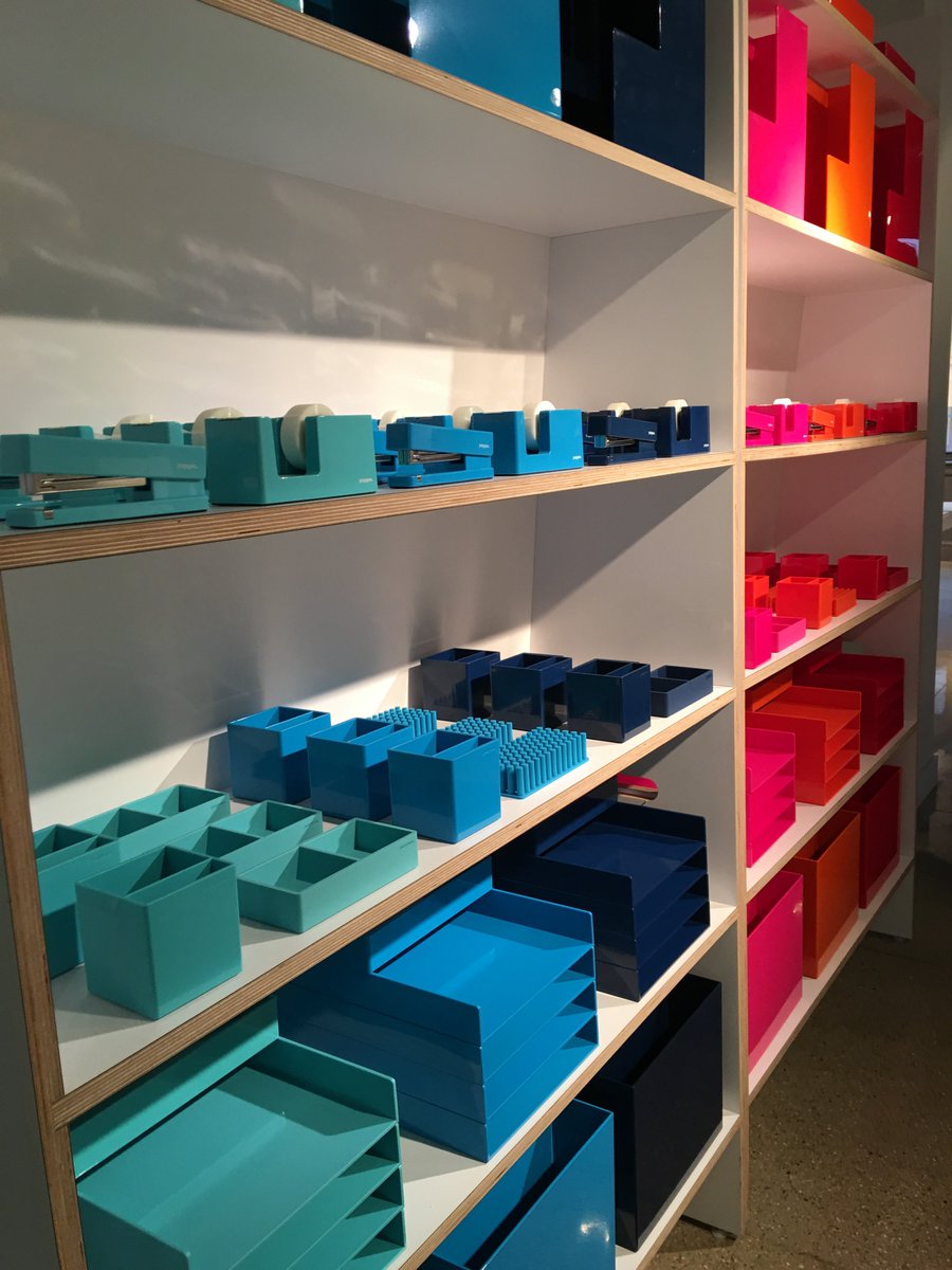 pophouse_design's tweet photo. Just popped in @poppin #poppin #newyork #interiordesign #design #dpop https://t.co/2ep2QLTDrr