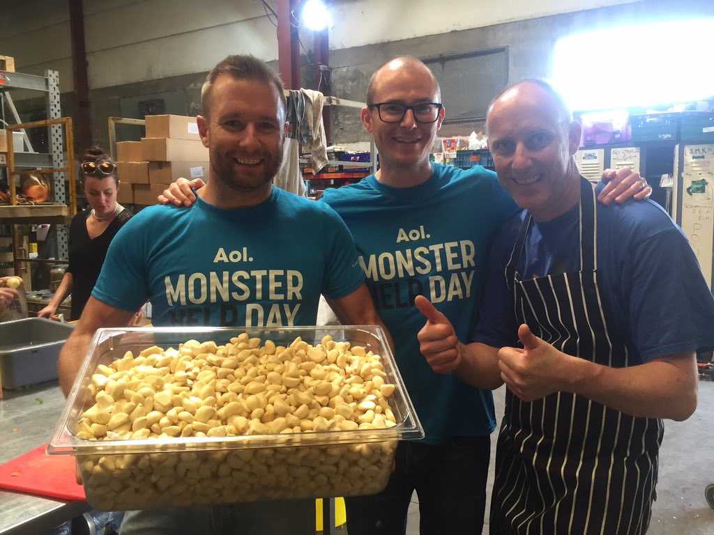 zacpinkham's tweet photo. Guess how many garlic cloves Closest wins a night with our legal head James in your home as sous chef #AOLGivesBack https://t.co/TkGVbehtXI