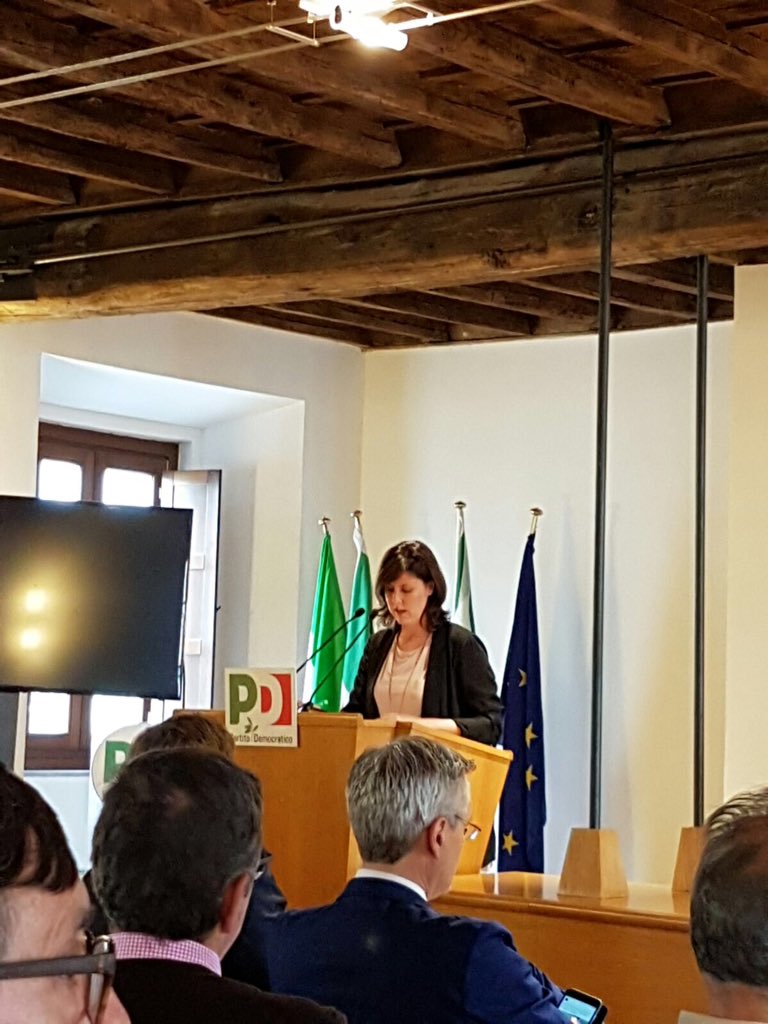 CarlaGaiani's tweet photo. convegno #EcoDem #lambientealcentro @bragachiara "E' un peccato non fare niente perché non si può fare tutto" https://t.co/3Tl2cwOxOZ