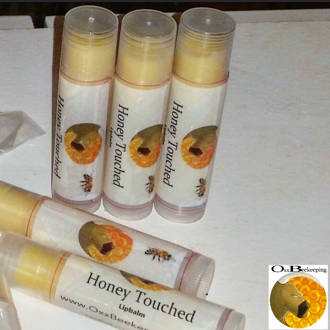 OxxBeekeeping's tweet image. #OxxBeekeeping #OneWithNature #HoneyTouchedCosmetics 4 Ingredients lipbalm #CocnnutOil #Beeswax #VitaminEOil