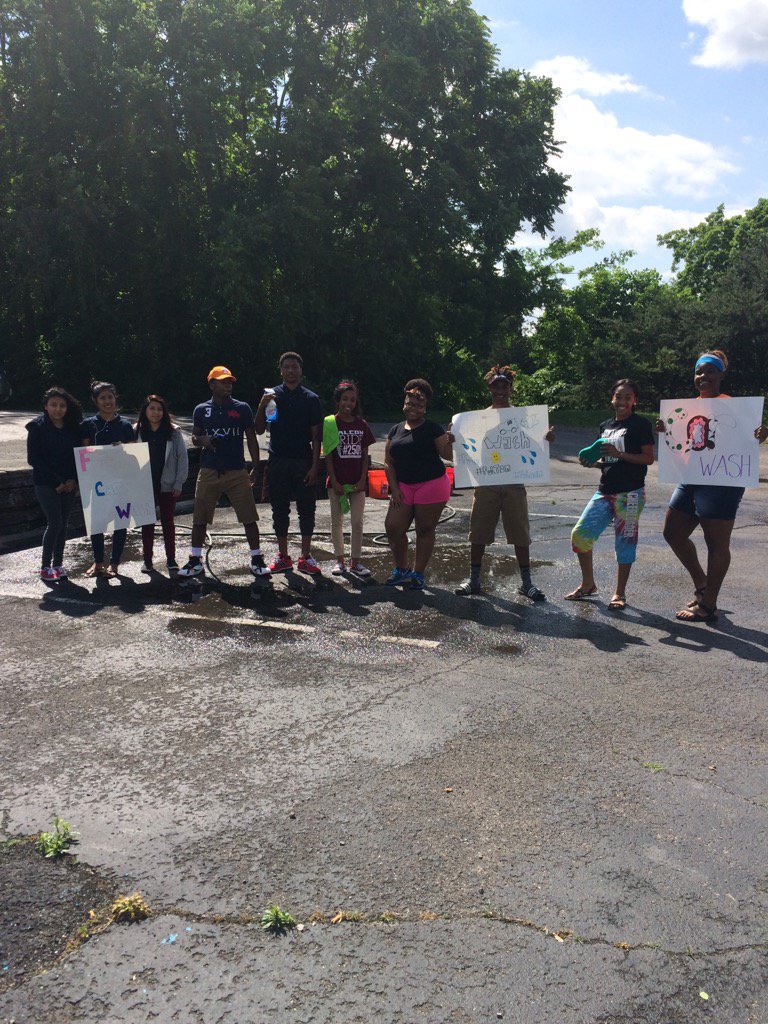 Fultonhoops's tweet photo. Free car wash on Broadway #fultongivesback https://t.co/lnr33098YM