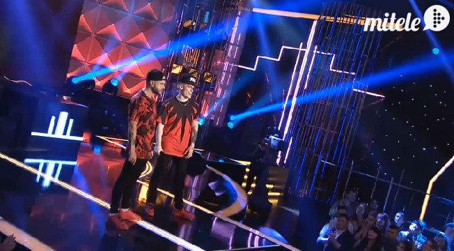 AdrianRguezSite's tweet photo. FOTOS | @adrirodriguez8 y @keibimusic en la 2º Gala de @levantatet5.
#Levantate2 [3] https://t.co/EJADm3wvkh