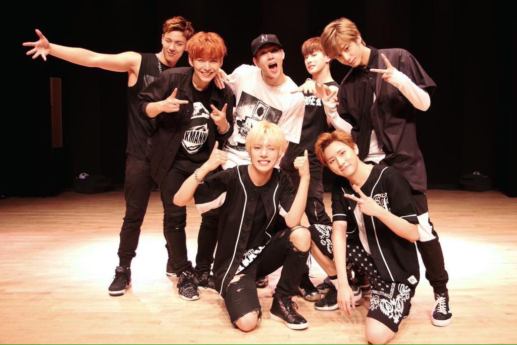 오늘 데뷔 1주년을 맞은 남자 아이돌 | 인스티즈